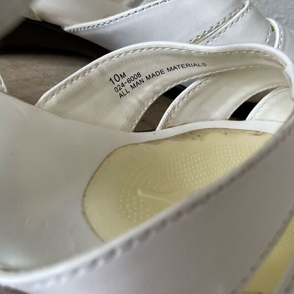 Cabin Creek White Sandals Size 10M EUC - Picture 5 of 7